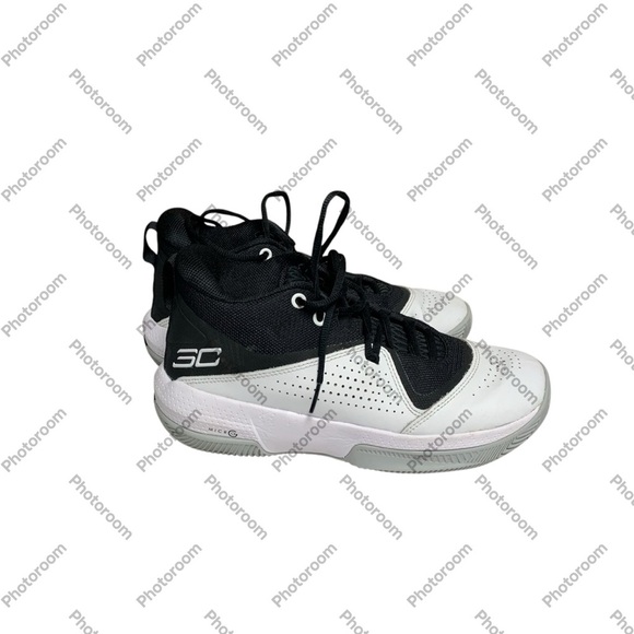 Under Armour Men’s SC Black and White Sneakers size 8 in EUC - Picture 1 of 7